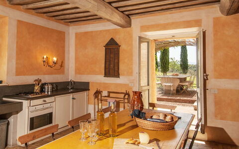 Lavacchio 16: Property, Table, Countertop, Wood, Interior Design, Cabinetry, Houseplant, Architecture, Couch, Kitchen