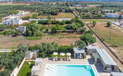 Villa Niraclo': Plant, Property, Building, Sky, Azure, Tree, Swimming Pool, Urban Design, Architecture, Water