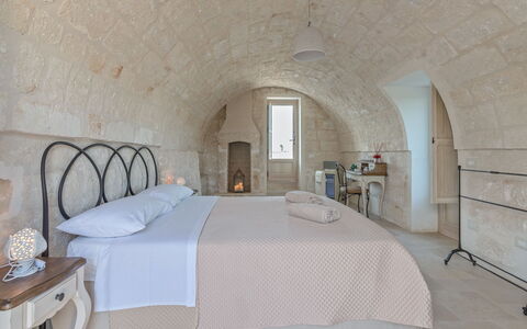 Masseria Villa Il Frantoio: Room, Property, Bedroom, Furniture, Bed, Building, Wall, Bed Sheet, Interior Design, Suite
