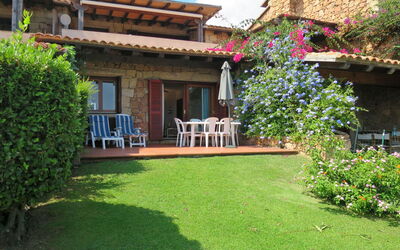 San Teodoro 657: Property, House, Building, Grass, Yard, Real Estate, Backyard, Lawn, Courtyard, Cottage