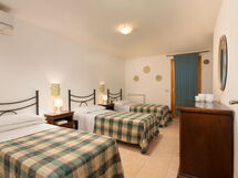 Accommodation:&nbsp;Ortensia