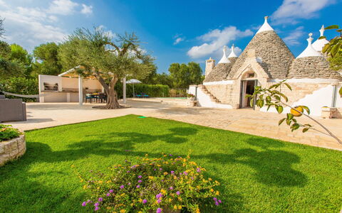 Trullo Del Mandarino: Property, Residential Area, Natural Landscape, Real Estate, Building, Grass, Garden, House, Home, Lawn