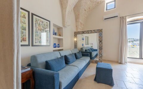 Solo Voi: Room, Property, Furniture, Building, House, Interior Design, Real Estate, Living Room, Floor, Architecture
