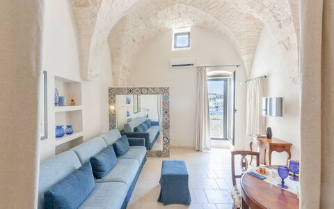 Solo Voi: Property, Room, Building, Furniture, Interior Design, House, Architecture, Real Estate, Floor, Living Room