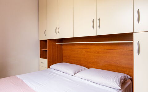 Prato Inglese Destro: Furniture, Comfort, Cabinetry, Bed, Wood, Bed Frame, Bedroom, Hardwood, Bedding