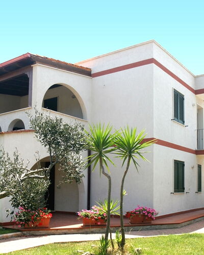 Prato Inglese Destro: Plant, Building, Sky, Property, Window, House, Land Lot, Tree, Neighbourhood, Residential Area