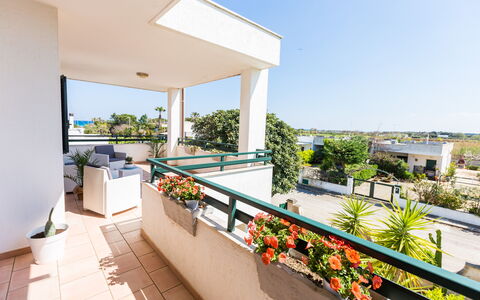 Appartamento Panorama Sul Mare: Property, Building, Real Estate, House, Apartment, Balcony, Home, Architecture, Villa, Room