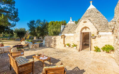 Trullo con Piscina per Bambini: outdoor private space