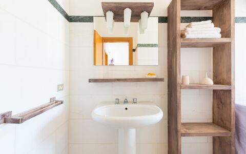 Villa Stelladali: Bathroom, Property, Room, Bathroom Cabinet, Bathroom Sink, Bathroom Accessory, Plumbing Fixture, Shelf, Interior Design, Sink