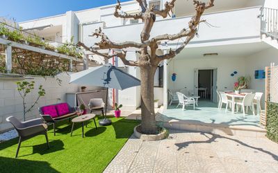 Casa Rosa: Property, House, Building, Real Estate, Home, Room, Apartment, Villa, Backyard, Residential Area