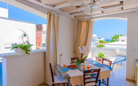Appartamento Pineta Mare: Table, Furniture, Property, Building, Plant, Blue, Flowerpot, Houseplant, Chair, Window