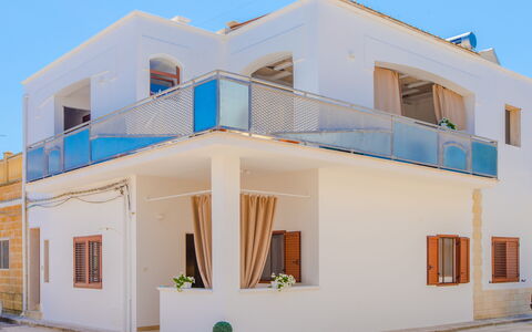 Appartamento Pineta Mare: Building, Property, Sky, Window, Door, Composite Material, Facade, Urban Design, Plant