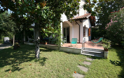 Villa Del Forte: Property, House, Home, Building, Real Estate, Architecture, Yard, Tree, Cottage, Villa