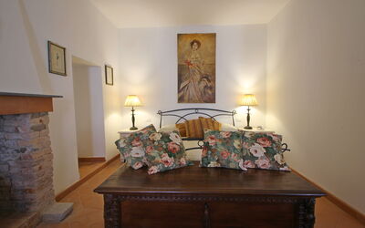 Anna: Room, Property, Furniture, Interior Design, Table, House, Real Estate, Building, Floor, Living Room