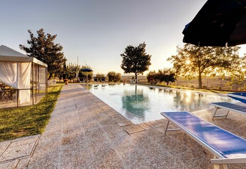 Casale Valdichiana: Property, Water, Swimming Pool, Home, Real Estate, House, Sky, Tree, Building, Estate