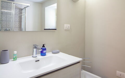 Portovecchio Apartments - Levanto: Plumbing Fixture, Bathroom Sink, Bathroom, Interior Design, Flooring, Floor, Sink, Bathroom Cabinet, Tap, Mirror