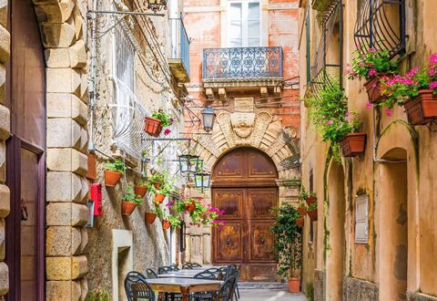 Sorrento Golden Apartment: Building, Plant, Flower, Table, Houseplant, Window, Door, Flowerpot, Road, Alley
