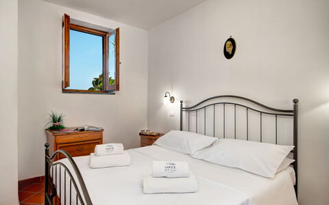 La Baia Dello Chalet: Mirror, Property, Furniture, Photograph, Comfort, Plant, Wood, Bed, Textile, Interior Design