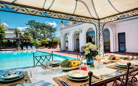 Palazzo Villa Dei Nobili: Water, Property, Plant, Azure, Decoration, Sky, Swimming Pool, Interior Design, Table, Outdoor Furniture