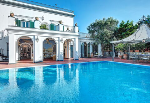 Palazzo Villa Dei Nobili: Water, Sky, Plant, Property, Azure, Swimming Pool, Body Of Water, Door, Building, Tree