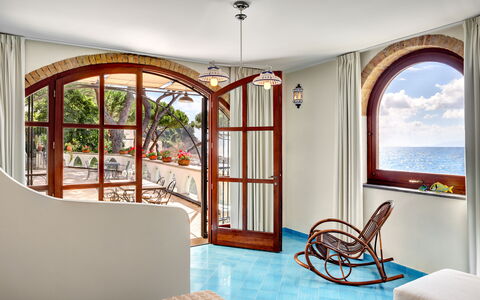 Appartamento Lobra: Building, Property, Window, Furniture, Wood, Shade, Chair, Comfort, Interior Design, Houseplant