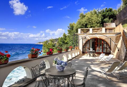 Appartamento Lobra: Sky, Cloud, Water, Property, Furniture, Plant, Blue, Flower, Chair, Azure