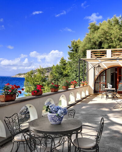 Appartamento Lobra: Sky, Cloud, Water, Property, Furniture, Plant, Blue, Flower, Chair, Azure