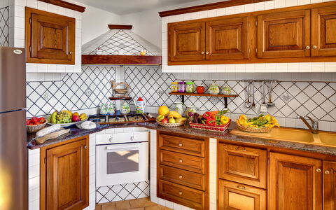 La Villa Dell'olio: Countertop, Cabinetry, Property, Furniture, Kitchen, Wood, Drawer, Interior Design, Flooring, Wood Stain