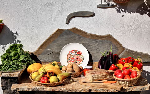 La Villa Dell'olio: Food, Fruit, Natural Foods, Ingredient, Banana, Cuisine, Tableware