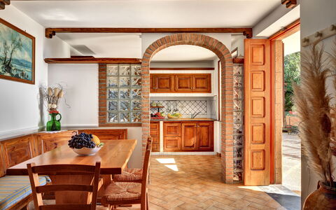 La Villa Dell'olio: Property, Wood, Building, Decoration, Living Room, Interior Design, Floor, Flooring, Hall, Real Estate