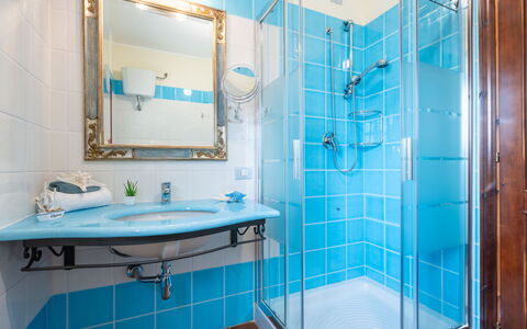 Rokkaria: Mirror, Plumbing Fixture, Tap, Property, Photograph, Sink, Purple, Bathroom, Blue, Azure