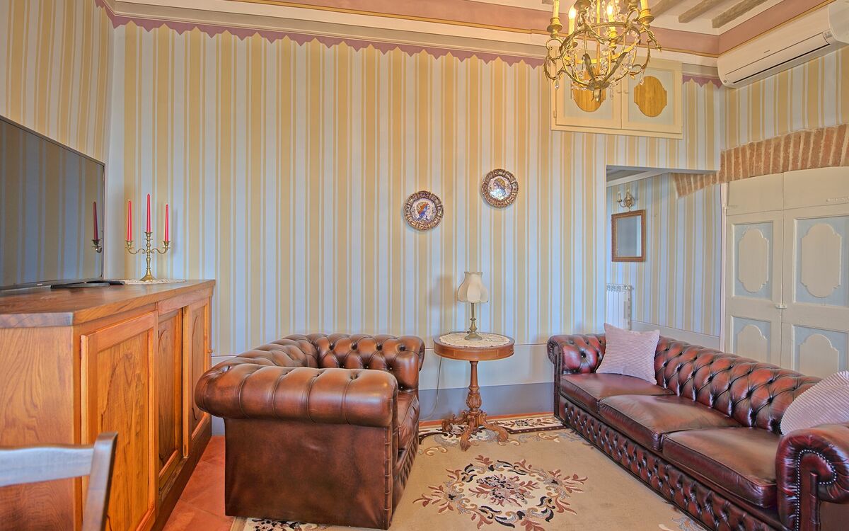 Accommodation:&nbsp;Sole