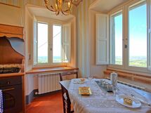 Accommodation:&nbsp;Sole