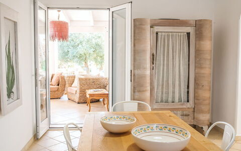 Villa Giunone: Wood, Dishware, Serveware, Floor, Interior Design, Property, Room, Flooring, Table, Hardwood
