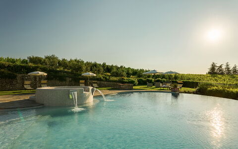 Villa Sole Del Chianti: Water, Sky, Water Resources, Plant, Azure, Tree, Swimming Pool, Natural Landscape, Landscape, Leisure