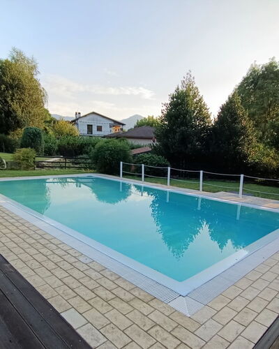 Luino 400: Water, Sky, Water Resources, Plant, Property, Swimming Pool, Building, Tree, Shade, Rectangle