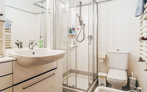 Bonatti: Bathroom, Plumbing Fixture, Interior Design, Flooring, Toilet, Floor, Toilet Seat, Bathroom Sink, Sink, Plumbing