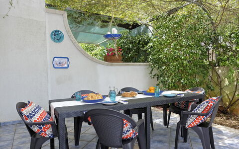 Villa Marlene: Table, Furniture, Plant, Leaf, Window, Outdoor Table, Outdoor Furniture, Shade, Tree, Building