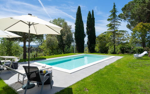 Villa Luana: Cloud, Sky, Plant, Swimming Pool, Water, Shade, Land Lot, Umbrella, Tree, Building