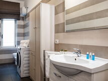 living-times-apartment-sorrento-apartment-bathroom