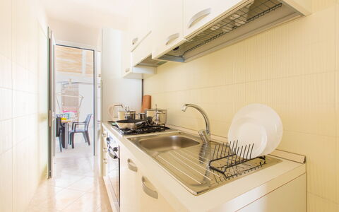 Case Pantanagianni: Tap, Countertop, Cabinetry, Kitchen Sink, Sink, Plumbing Fixture, Building, Kitchen Stove, House, Kitchen