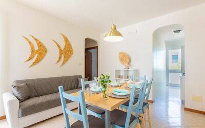 App. Cristallo: Table, Furniture, Property, Couch, Wood, Interior Design, Chair, Houseplant, Building, Living Room