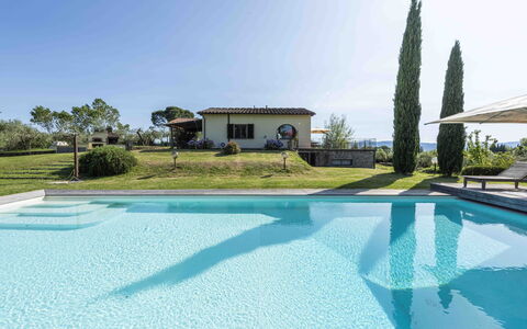 Casina Dell'acquaborra: Swimming Pool, Blue, Resort, Leisure, Eco Hotel, Shade, Estate, Outdoor Furniture, Thermae, Villa