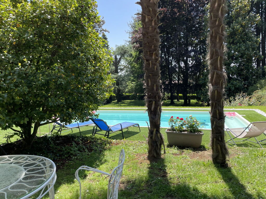 Sofia: villa that sleeps 11 people in 5 bedrooms, located in Perego ...