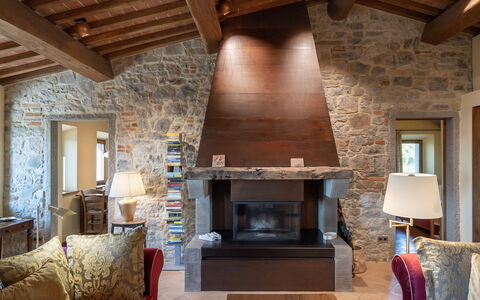 Villa Dorothea: Wood, Interior Design, Building, Floor, Beam, Flooring, Brick, Living Room, Real Estate, Hardwood
