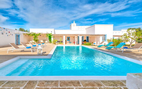 Masseria Tufo Bianco: Water, Cloud, Plant, Sky, Property, Swimming Pool, Building, Blue, Azure, Rectangle