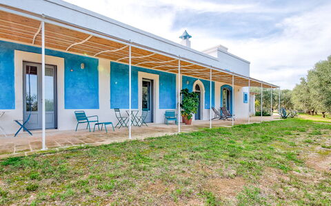 Masseria Tufo Bianco: Sky, Cloud, Window, Plant, Building, Land Lot, Shade, Door, House, Tree
