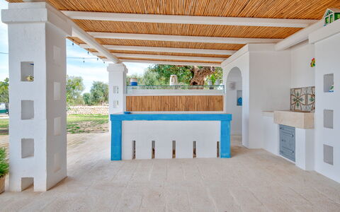 Masseria Tufo Bianco: Plant, Property, Building, Azure, Wood, Shade, Interior Design, Architecture, Floor, Porch
