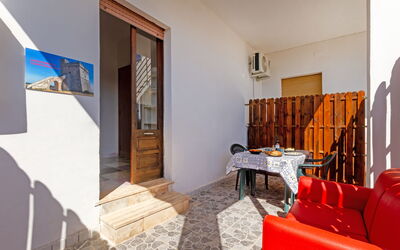 Appartamento Sule: Property, Wood, Building, Interior Design, Comfort, Flooring, Floor, Hardwood, Ceiling, Living Room