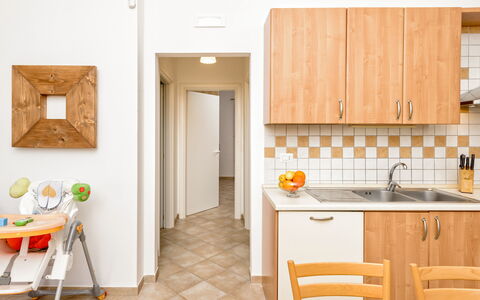 Villa Käthe Con Piscina Privata: Cabinetry, Furniture, Countertop, Sink, Kitchen Sink, Tap, Orange, Wood, Building, Interior Design